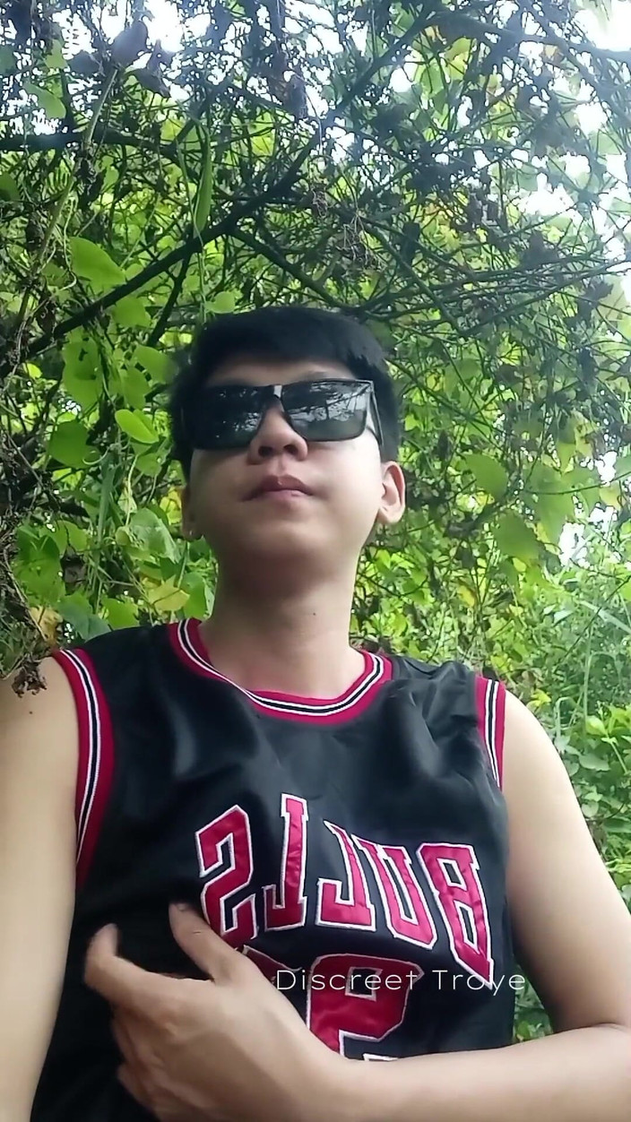 Troye_AsianPinoy: Pinoy koszykarz z Big Veiny Cock. Masturbacja na świeżym powietrzu. Pinoy...