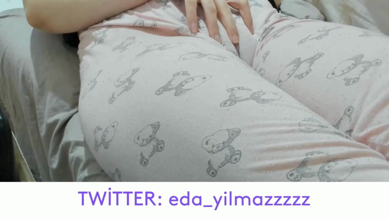 bigass_sexy_bigboobs: 骆驼趾-穿着睡衣自慰-膨胀的阴户-肿胀的阴户-大阴户-土耳其色情-土耳其熟女