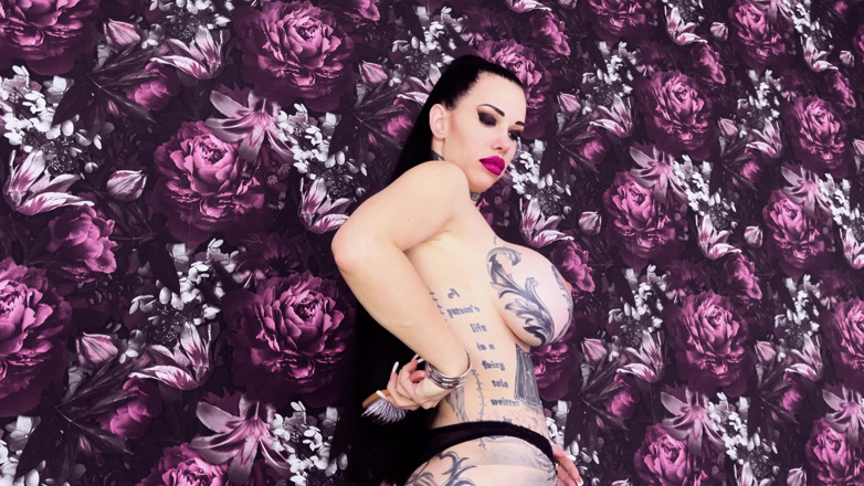 MissAlessaMilano: Fetish Hair and Fake Boobs