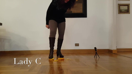 Lady Claudia: Crushing oranges