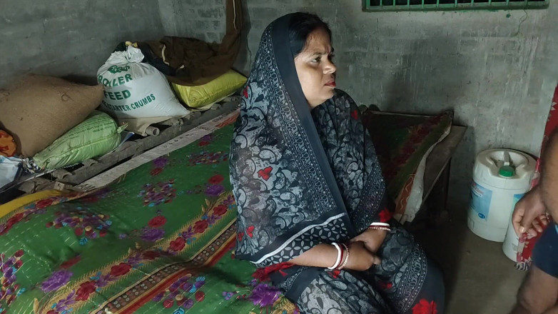 Raju Raju: 弟が義理の妹を剥ぎ取り、彼女のインド人と性交したポルノビデオ