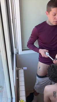 Harry_jen | Em primeiro plano - fetiche de fumar ejaculações enquanto meu pau gordo está sendo chupado