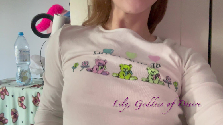 Lily, Goddess of Desire: Utangaç ama çok cinsel kız striptiz