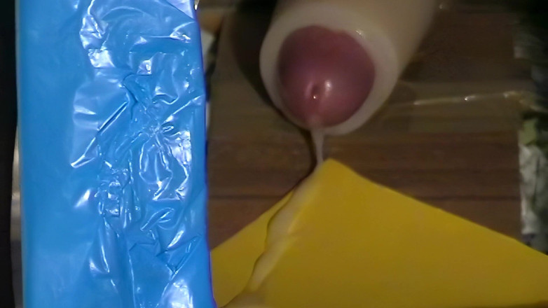 Mark Hannes: Fleshlight dikongkek dengan katil melancap