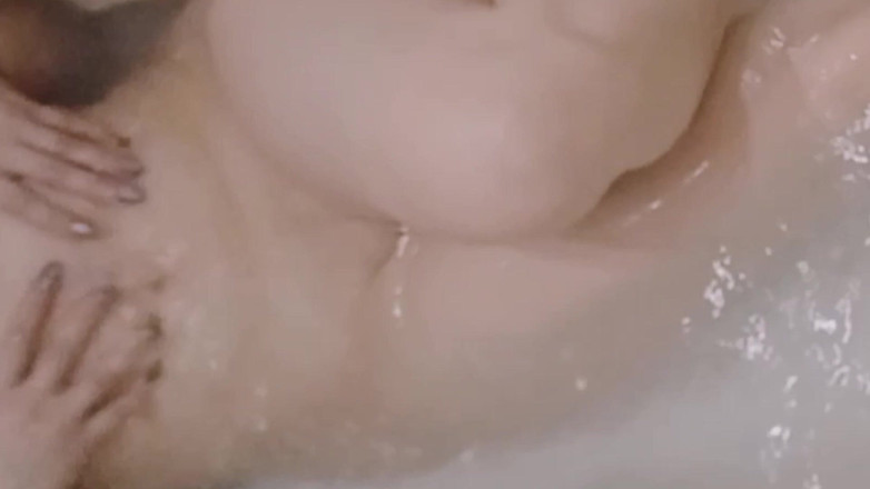 Nicolette69w: Thủ dâm trong phòng tắm