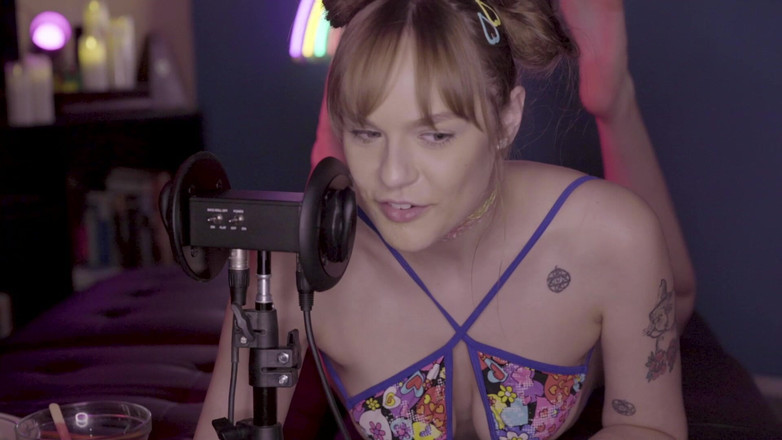 Rebecca Vanguard: Extrémní záběr zblízka Sexy teenagerka jí občerstvení