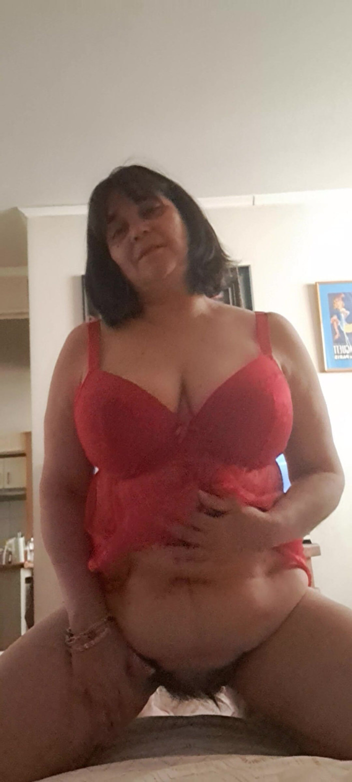 Mommy big hairy pussy: Showing off Hot MILF Tits