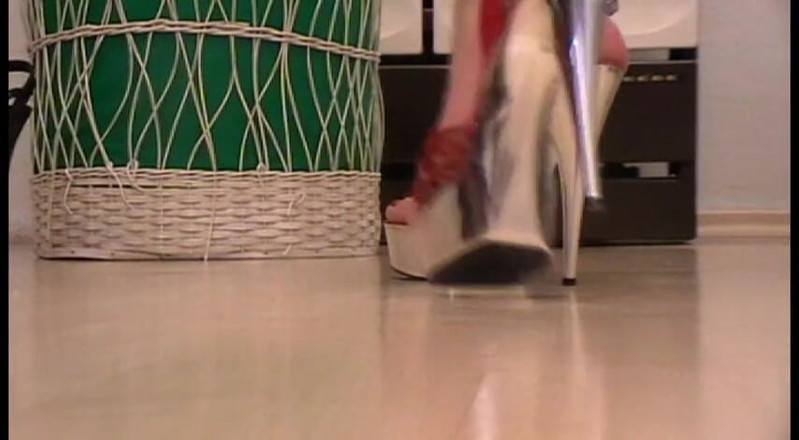 Foot Girls: Sie liebt ihre high heels