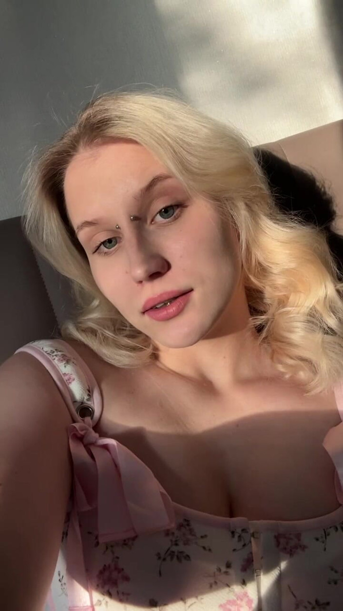 MertyXXX: Roken in Bed