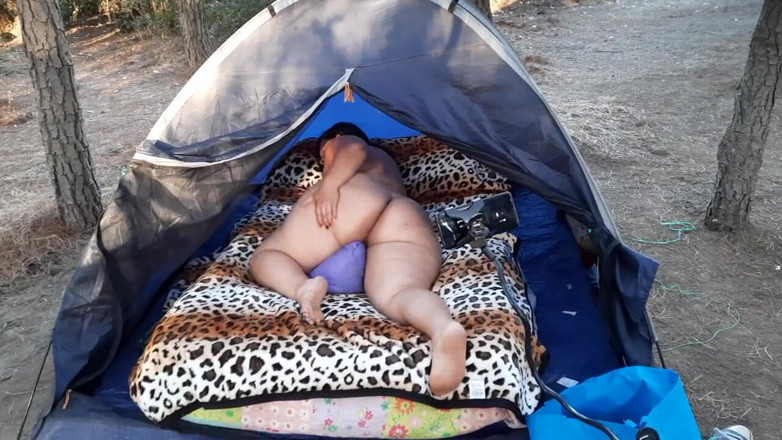 Riderqueen: La figa pelosa di una bbW all'aperto