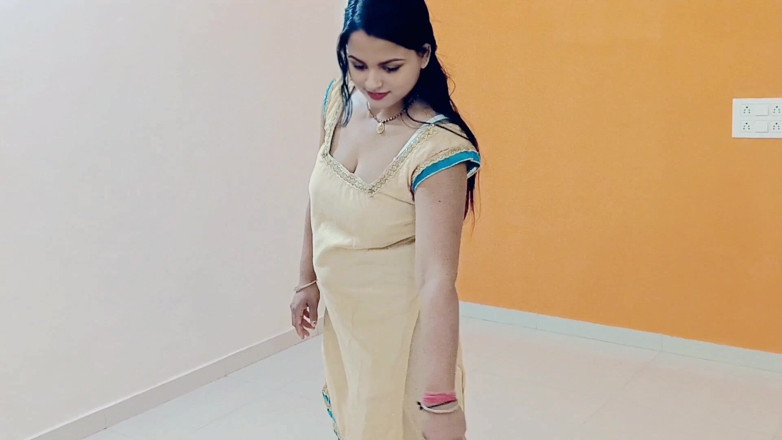 Riyagueen: Desi ragazza scopata dal proprietario in stile desi