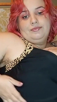 Gorąca MILF chce pokazać ci swoje paznokcie i cycki