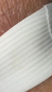 Prdí tak blízko kamery, že je třeba změnit i objektiv