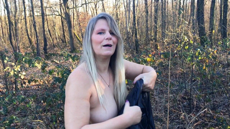 SweetSusi: Tlustá bunda v lese, nic jiného