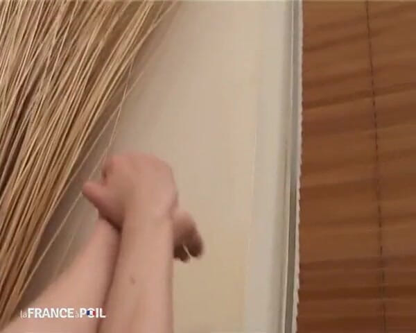 French Gonzo: Beurette trẻ bị bắt gặp trên đường phố bị đụ