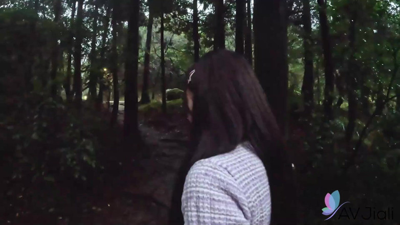 AV Jiali: POV-Date mit Ranako im wald