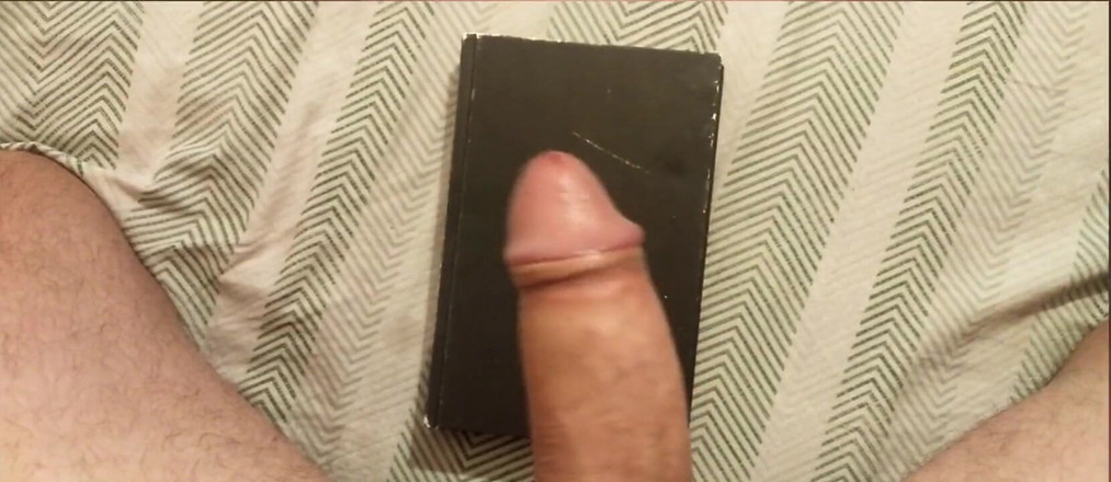 Lo Zborro: Jiran jalang saya membuang seluar dalam saya di balkoni.