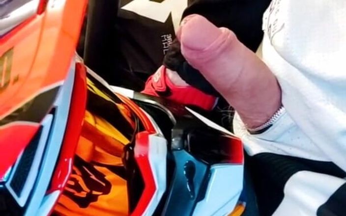 Sneakersmax98: Mx Motoboy se corre en Mx Helmet