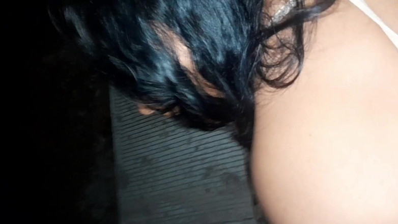 Karely Ruiz: 역겨운 바람 피우는 계부가 길거리에서 내 엉덩이를 망치고 있어