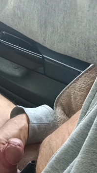 Sexy dilf taxifahrer, großer unbeschnitteter schwanz wichst und kommt - rockard papi