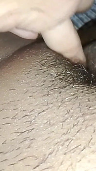 La donna non può resistere all'impulso
