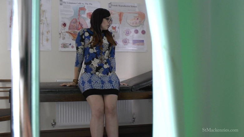 St Mackenzie's Archive: 보지를 가지고 노는 미스 헨드릭스