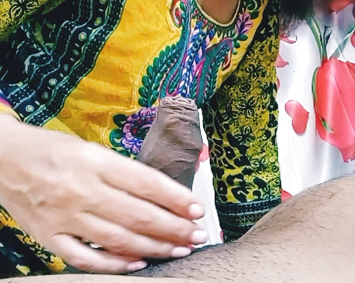 Bolly Karma: 고용주 자지를 즐기는 섹시한 소녀