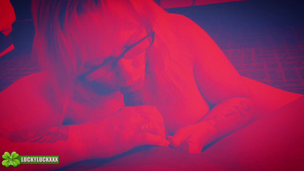 Lucky Luck XXX: Счастливая девушка Brynn - Специальный опыт минета с красным светом в видео от первого лица