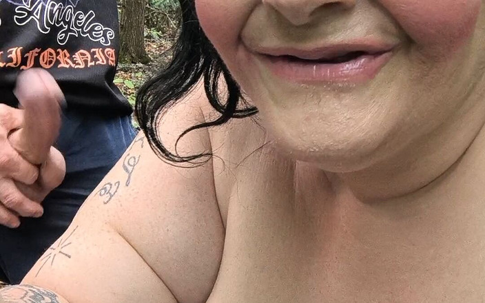 HerculesnVENUS: Ella está poniendo esa polla dura y él está listo para...