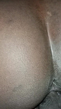 Africká chůva žijící od vedle jezdí na mém černém čůrákovi jako a zaplavil jsem jí kundičku 