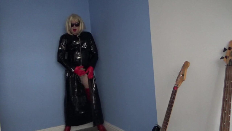 Leather Kirsten: Frech in Pvc und Leder