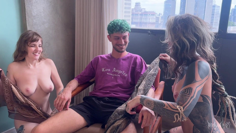 Dread Hot: Saya dan kawan saya ditangkap oleh seorang lelaki yang ghairah...