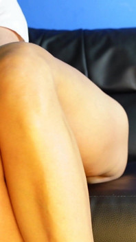 Vraie MILF maison Fisting Squirting Pumping Dildo Étirant sa petite chatte