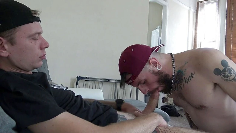 Gaybareback: Kan Joras에게 맨손으로 따먹히는 오스카 우드