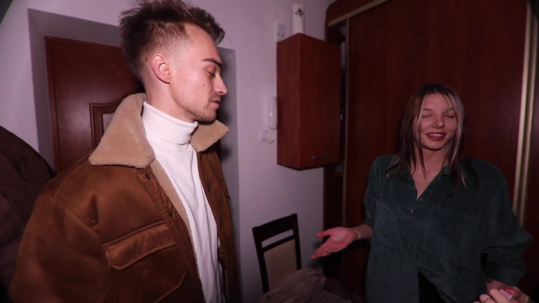 Bella Crystal: Slut sisters swapped boyfriends and sucked dicks