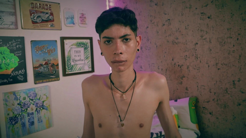 Magic C: Hraní s mými bradavkami, olejem a svorkami.