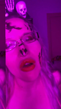 Vzlykej do mých brýlí, zatímco trávím tvůj důchod, Sissygirl