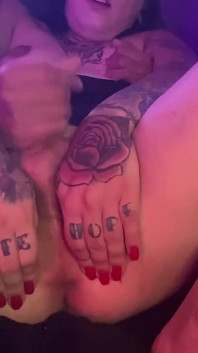 Sehr heißer sex, ich liebe es, küsse zu tauschen und so gefickt zu werden