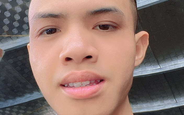 Socqualo: Twink chàng trai thủ dâm một mình