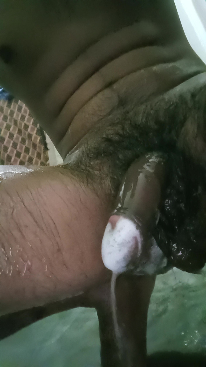 TranquilCulture: Cowok berondong selebriti dengan kontol sempit lagi asik masturbasi