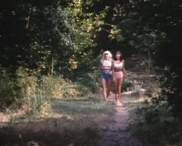 GERMAN PORN CLASSICS: Permainan Panas Antara Paha Terbuka