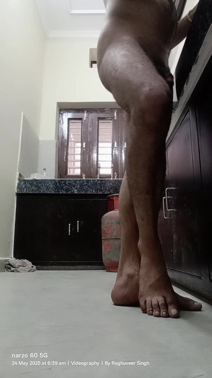 Rajasthani-old-lover: Ayah tiri Panas India Menikmati Melancap Selepas Menghisap