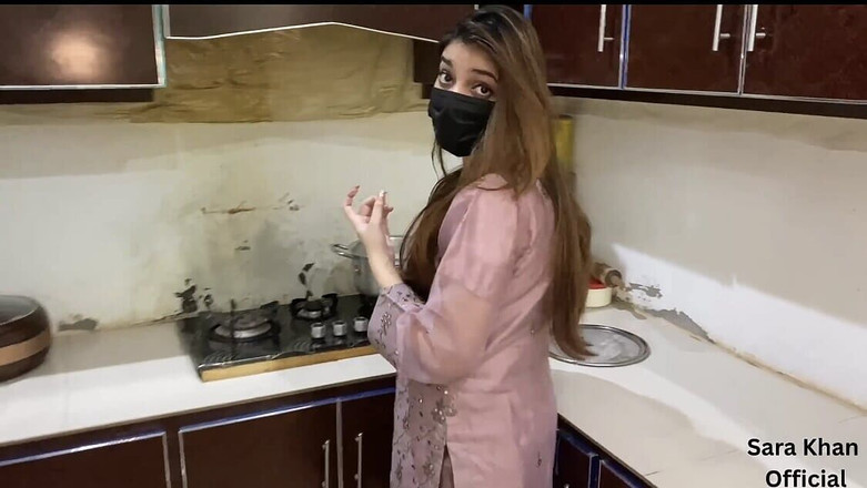 Sarakhan: Nevlastní dcera odmítá šukat ptáka mého zetě, tak to udělám