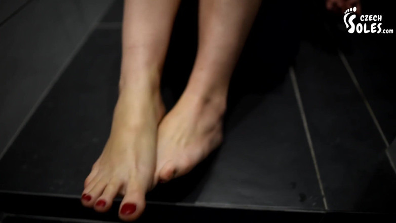 Czech Soles - foot fetish content: Хочешь очистить мои грязные подошвы?