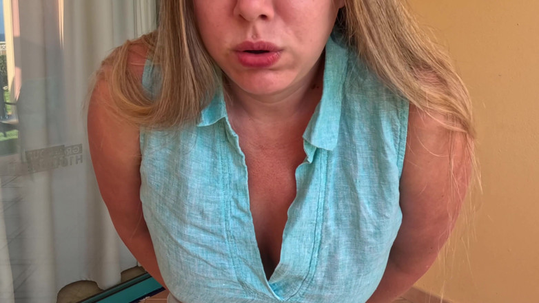 Emma Voyeur: Celana jins balkon becek di luar ruangan