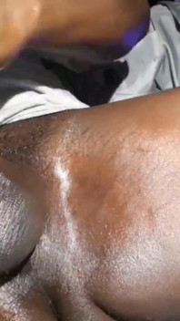 Geolied aftrekken van mijn grote zwarte lul enorme luide cumshot