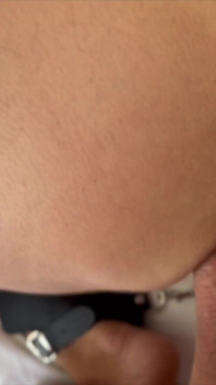 Onderdanige kinky amateur neukt hard anaal met een vreemde