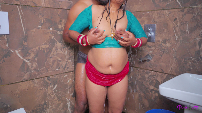 pinki_cute: 在Suhagrat-新婚的Pinki Bhabhi在浴室里脱纱丽后，她被狠操并被射在阴户里，印地语音频。