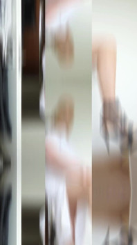흰색 카프탄, 타이츠, 섹시한 하이힐