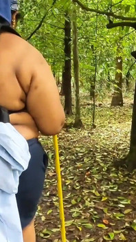 เดินแก้ผ้าสบาย ๆ, สาวอวบเดินแก้ผ้าในป่า